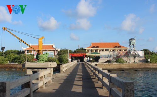 L'administration du port maritime de Nha Trang représentée à Truong Sa - ảnh 1